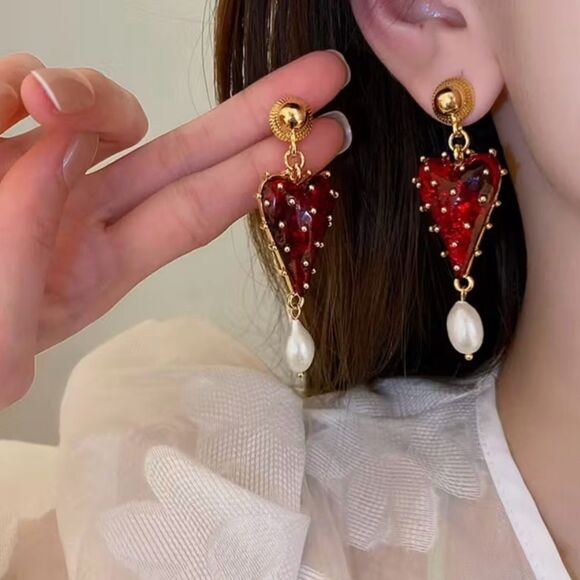 ♥️ Elegant Red Heart Dangle Earrings with Pearl Drop ♥️ - Picture 5 of 6